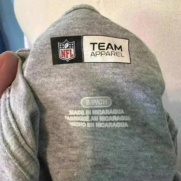 Official TEAM NFL Chicago BEARS Football T-Shirt NWT sz... SMALL - Picture 4 of 5